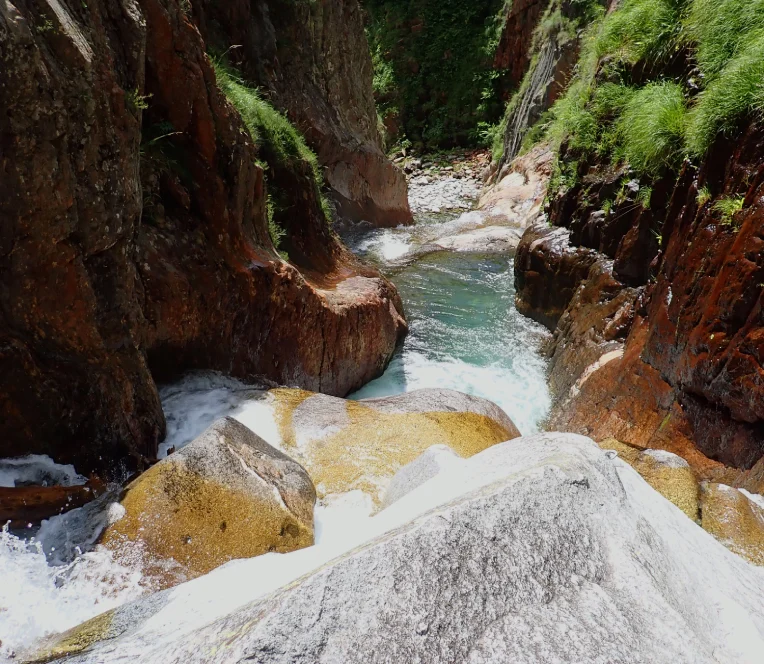 Le canyoning en famille 2 image36: "canyoning en Ariège au Canyon de l'Artigue avec Ariège canyon aventure"